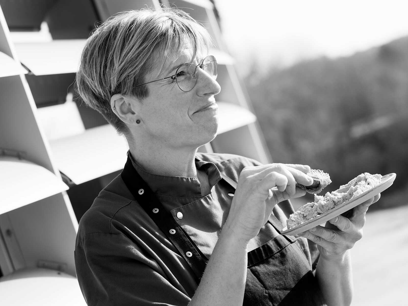 Linda Suhr, Suhr Produktion