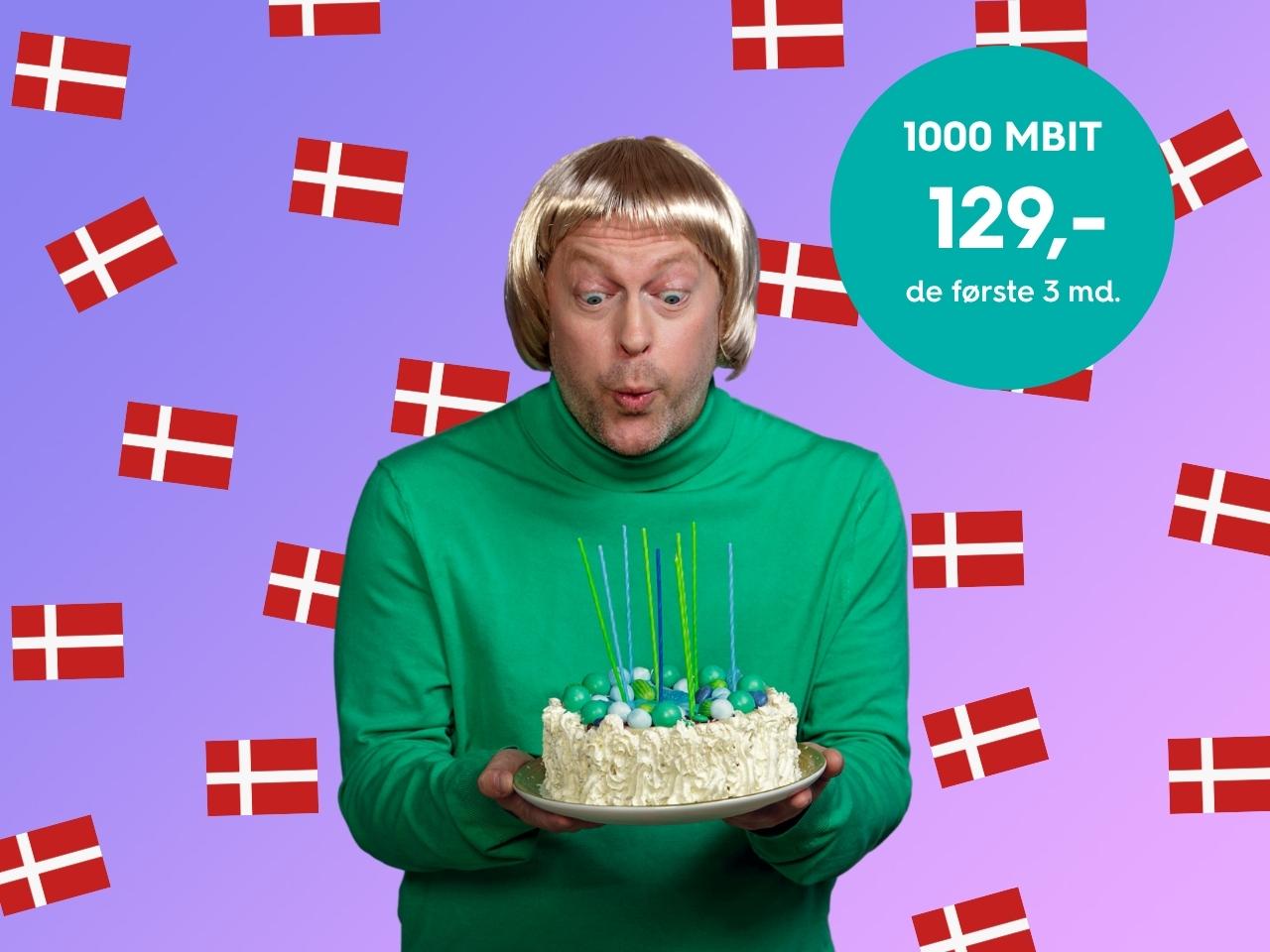 Mand fejrer fødselsdag og puster lys ud på lagkage - 1000 Mbit internet til 129 kroner i tre maaneder. 