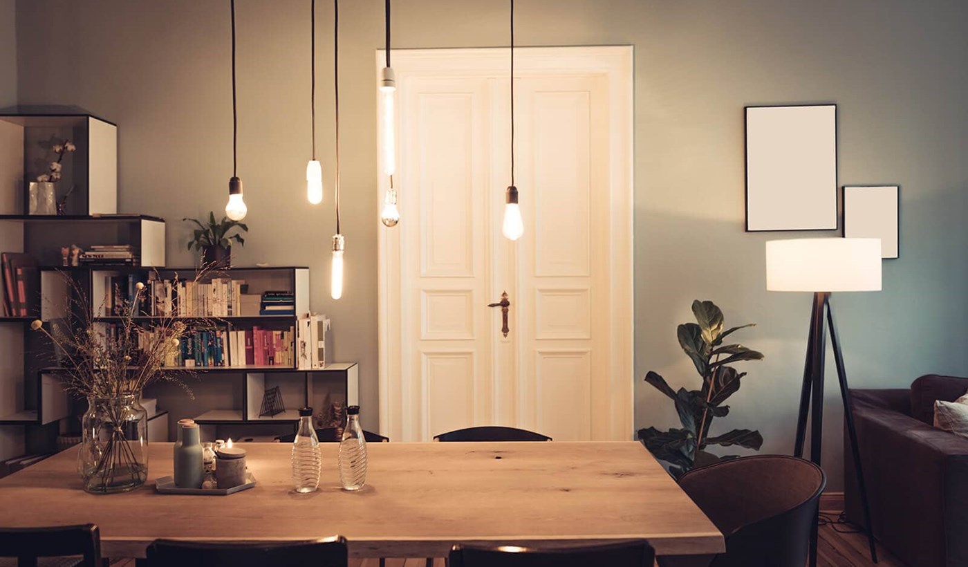 Hvad koster en led pære i timen? Hvor meget strøm bruger en led-pære? Hvad mange skal der til, og hvad koster en kWh, hvis lyset over dit spisebord i din stue skal lyse? Sparepærer i LED.