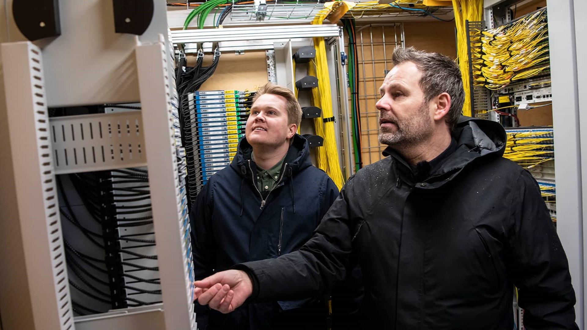 Thomas fra EWII og Lasse Madsen undersøger fibernettet. Hvad er hurtigt internet? Hvad kan jeg få af internet og hvad er det bedste internet til streaming? Få svarene her.