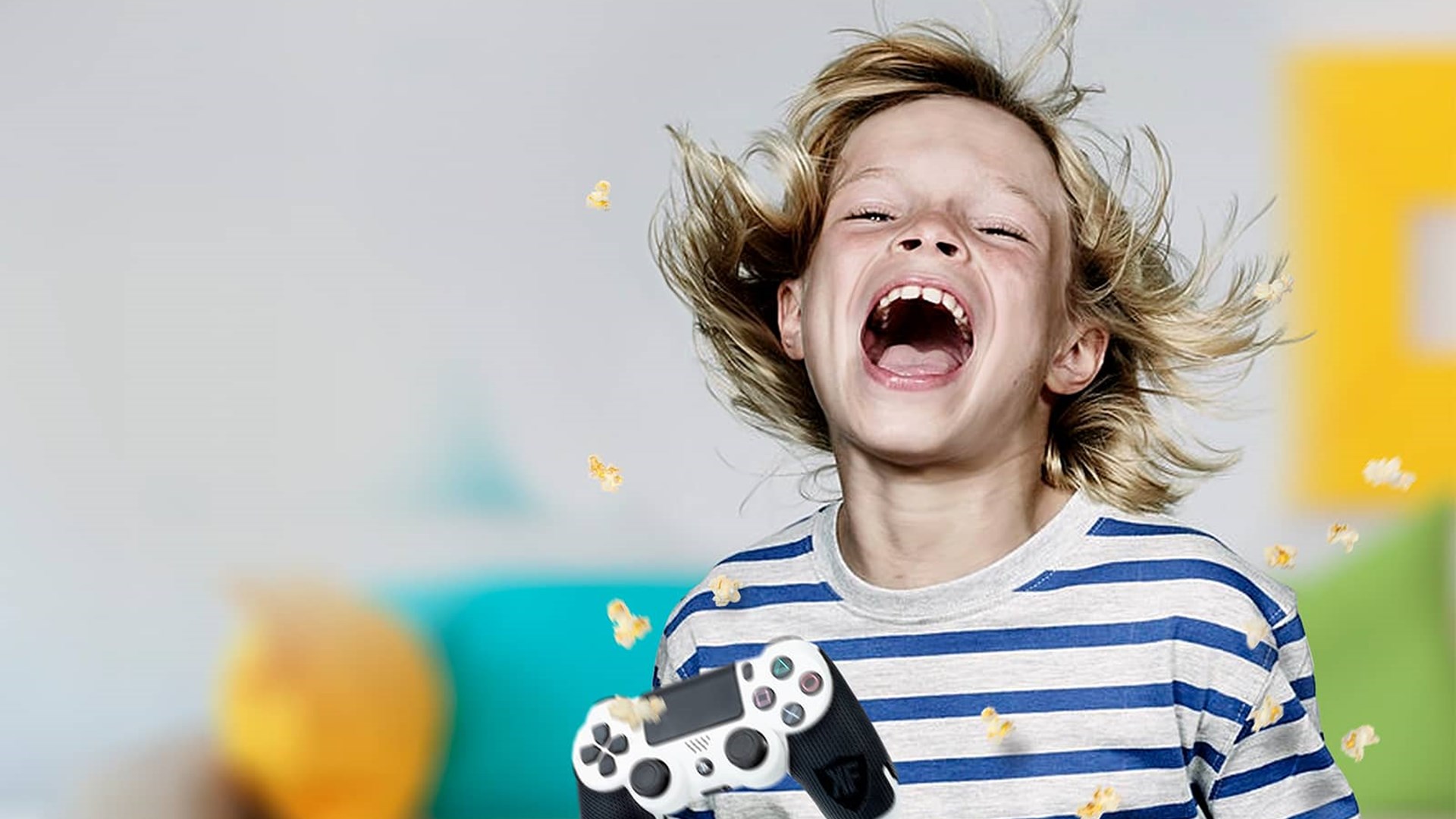 Dreng med controller er vildt glad, fordi han har 1000 mbit internet - det bedste internet til gaming.  Med 1000 mbit fiber bliver gaming til en leg.