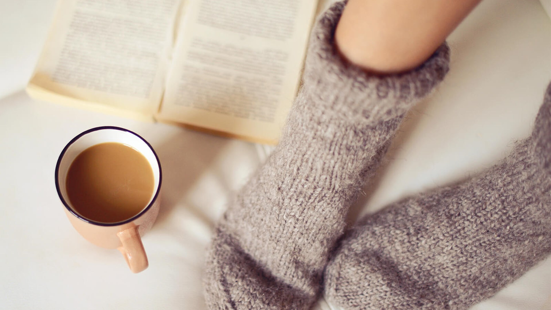 Varme sokker og kaffe i seng. Vands hårdhed har betydning for din kaffe.