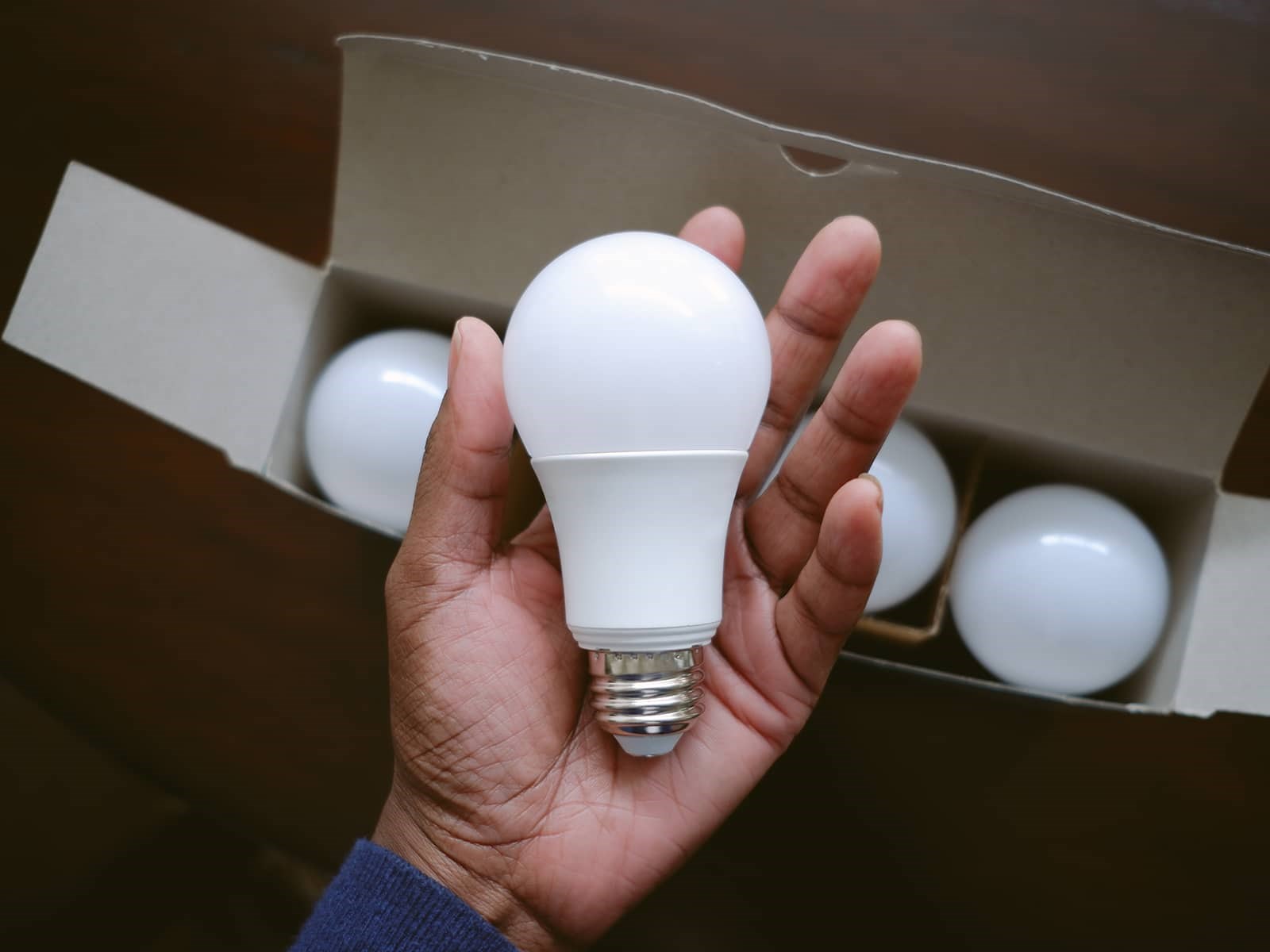 Hvad koster en LED-pære i timen? 5 råd til at spare | EWII